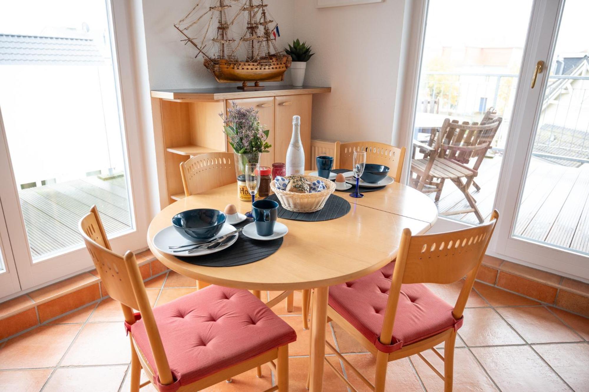 Villa Duene Mit Grosser Sonnenterrasse, Kamin, Wlan Und Tiefgarage Fuer 2-4 Personen Ostseebad Kühlungsborn Extérieur photo